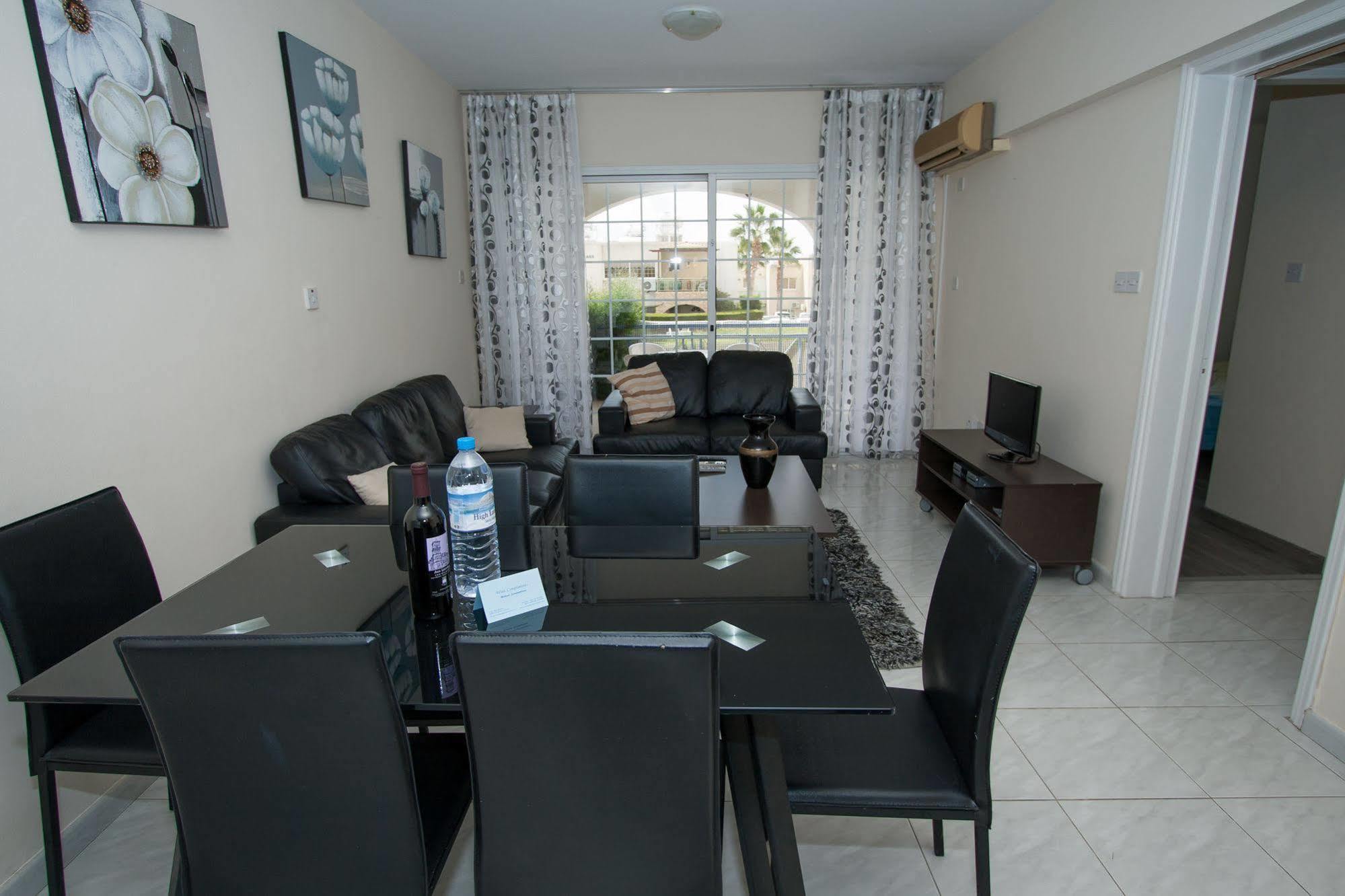 Santa Barbara Complex Apartamento Limassol Exterior foto